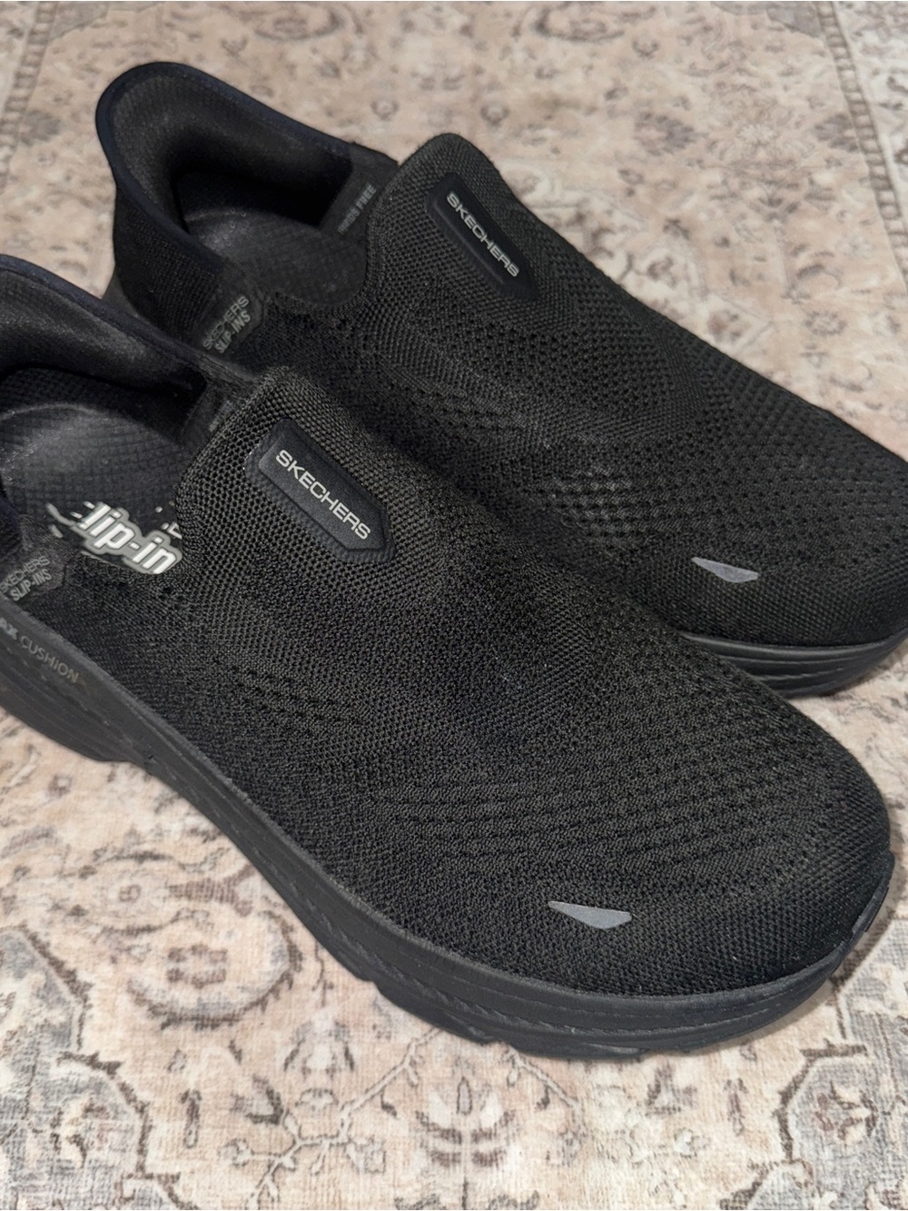 Skechers Slip-ins: Max Cushioning Arch Fit 2.0 - Fortuitous Sz 10.5 Black EUC